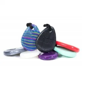 Chewigem Raindrop is een geweldig mooie bijtketting voor kinderen en volwassenen. Deze druppel kauwketting is geschikt voor gemiddelde kauwbehoefte.