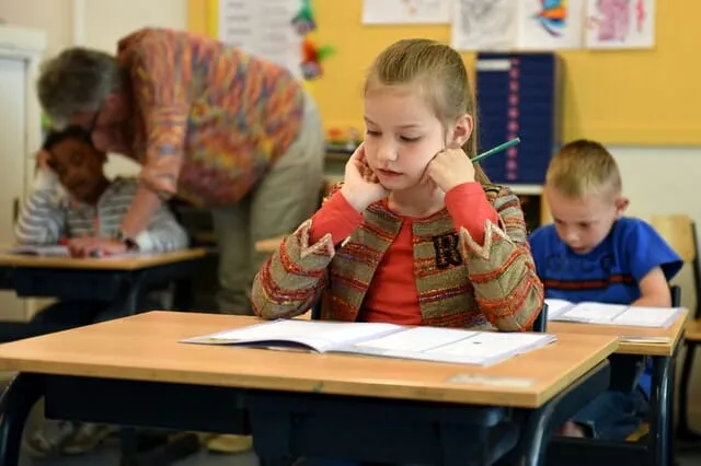 Kalmerende activiteiten in de klas inzetten. Lees hier onze tips om kinderen te laten ontprikkelen