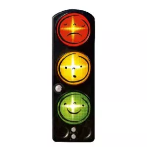 Maak visuel het geluidsniveau in de klas inzichtelijk! Het stoplicht laat het aanwezige geluidsniveau zien en regelt zo het "geluidsverkeer" in je klas.