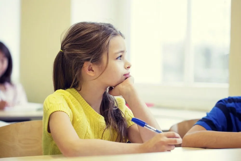 Is je kind dromerig, ondergevoelig voor prikkels? Wat te doen wanneer er bij je kind sprake is van onderprikkeling. Lees onze tips.