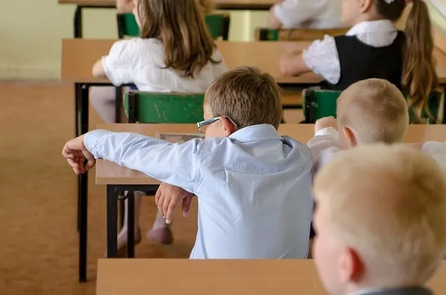 Proprioceptieve activiteiten in de klas die leerlingen helpen om zichzelf te reguleren. Zwaar werk activiteiten zorgen ervoor dat de leerling alerter is en beter kan leren