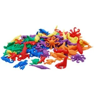 Deze waterdieren set is ideaal ontwikkelingsmateriaal. Gebruik de waterdieren met onze pincetten om de fijne motoriek te oefenen door te sorteren.