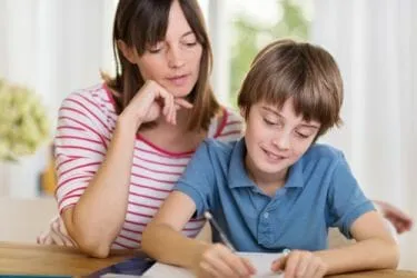 tips voor thuis nu de scholen discht zijn ivm coronavirus. met deze tips bied je structuur en een dagprogramma aan je kind.