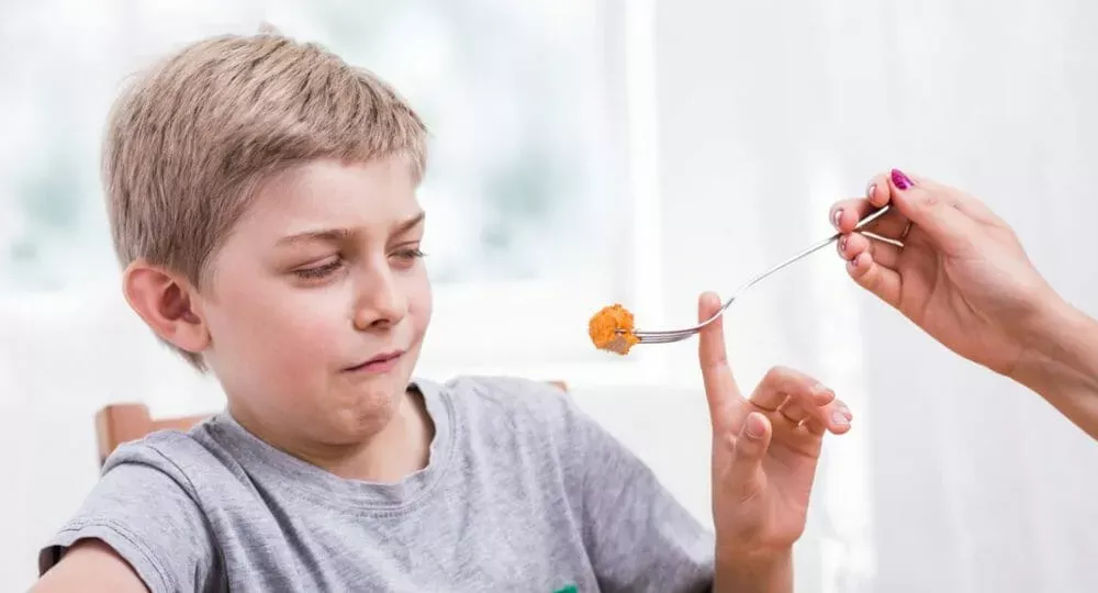 Kieskeurige eter? Veelal kan er dan sprake zijn van een probleem in de sensorische prikkelverwerking. Sommige kinderen zijn prikkelzoekend op oraal vlak, terwijl andere kinderen juist overgevoelig zijn voor tactiel orale prikkels. Lees hier de signalen en onze tips