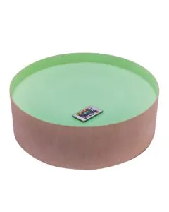 Lichttafel van JonEly is ideaal om kinderen materialen te laten ontdekken met behulp van licht. Door de opstaande rand kun je ook speelzand aanbieden.