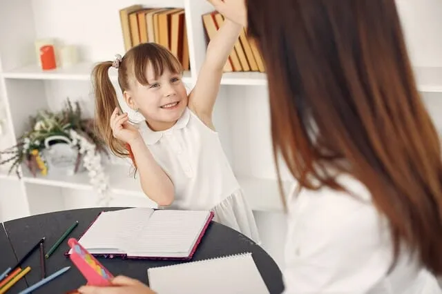 Wat zijn Adhd kenmerken bij kinderen en volwassenen? Lees hier meer over concentratieproblemen, druk gedrag, hyperfocus en onze boekentips!