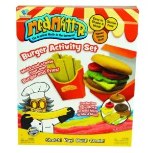 Met de mad mattr hamburger set kan elk kind de beste hamburgers bakken, vorm en beleg ze met de geleverde mallen en het gekleurde speelzand van madmattr.