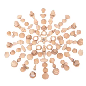De wooden treasures naturel set van TickiT bevat 120 losse onderdelen voor heuristisch of openeinde spel. Daag kinderen uit te onderzoeken en leren.