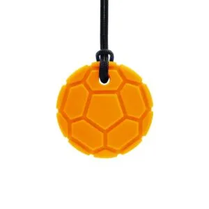 ark soccer chew bijtketting zal menig jongen willen dragen. Een kauwketting is een goed alternatief voor kauwen op kleding. En helpt spanning en prikkels verminderen.