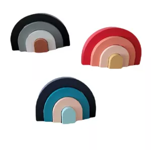 Houten regenboog bestaat uit 3 houten bogen en een deurtje. Leuk om je kind de bogen in elkaar te laten leggen zoals in een puzzel. Maar de bogen kunnen ook als losse onderdelen worden gebruikt bij loose parts play