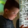 autisme hulpmiddelen vind je bij educadora. Kinderen met autisme hebben moeite met prikkels verwerken, verzwaring, kauwkettingen en snoezelmateriaal helpen je kind hierbij.