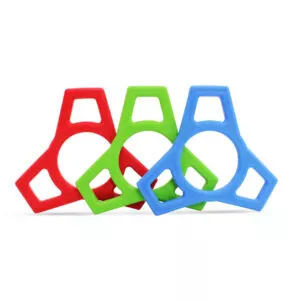ARK's Bendy Bite is zowel een fidget als een kauwproduct! Kauw erop, draai het, buig het. Vouw één arm naar binnen in de middelste cirkel en weer aan de andere kant eruit voor een lus vol fidget-plezier