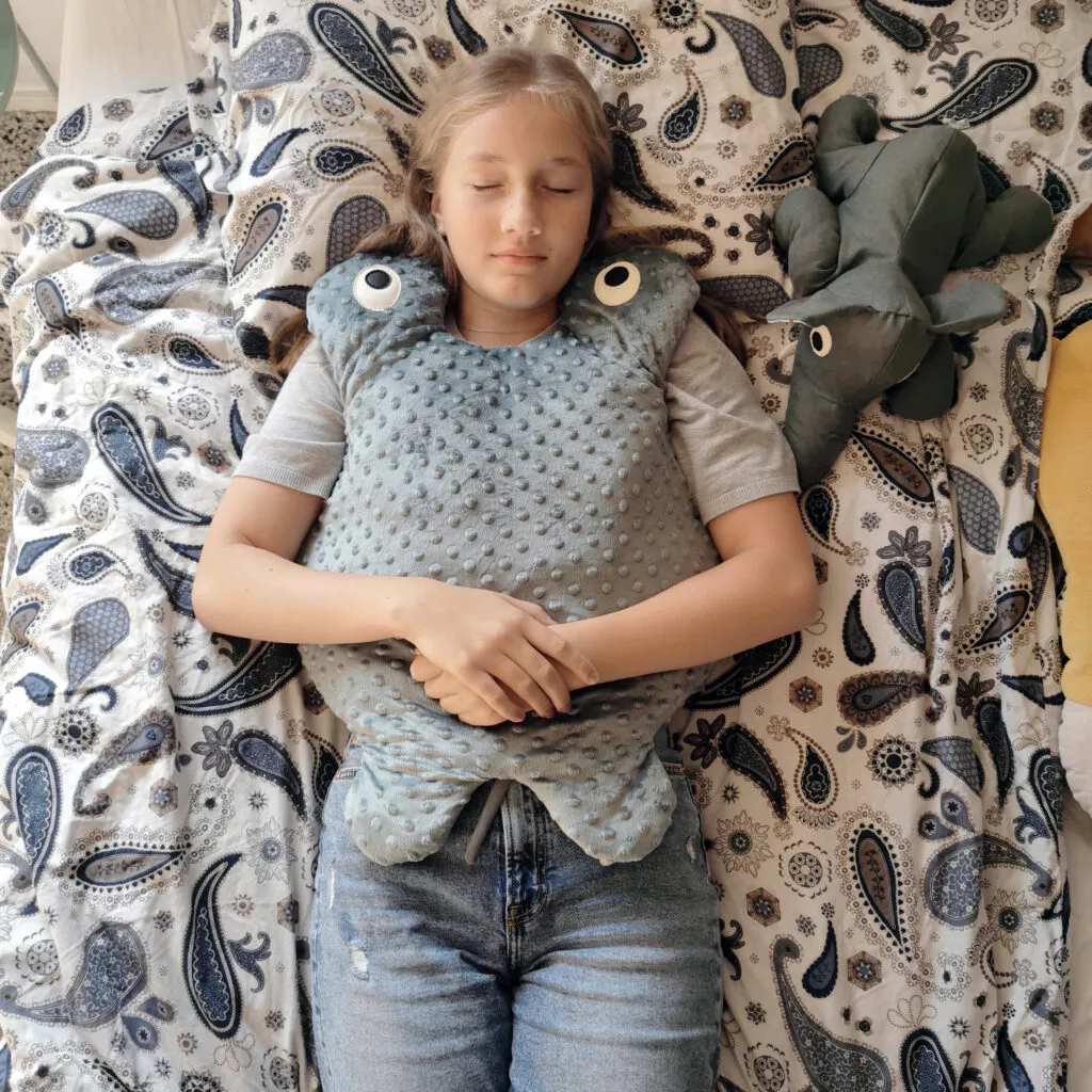 Hoe gebruik je een verzwaringsdeken veilig bij kinderen? Bij Educadora krijgen we dagelijks vragen van ouders, leerkrachten en therapeuten. Lees hier ons advies.