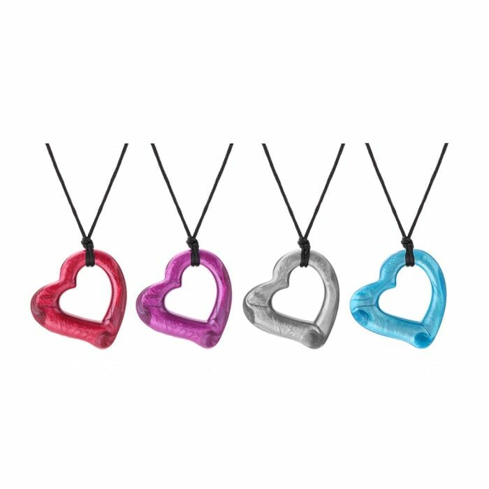 chewigem kauwsieraad hart is een geliefd design voor meiden en volwassenen. Het hartje is enigzins flexibel waardioor het niet alleen prettig is voor kauwbehoefte maar ook ideaal is om mee te friemelen.