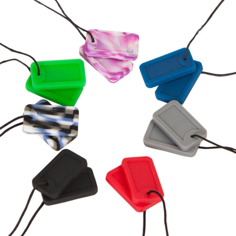 Sensorische Chewigem Dog Tags bijtketting – zacht kauwsieraad in id-plaatjesvorm voor jonge kinderen