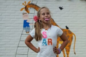 Kauwen om rustig te worden. Kauwsieraden helpen kinderen om prikkels te verwerken waardoor spanning en stress kan verminderen. Lees de ervaring van Irene.