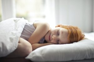 Slaapt je kind moeilijk in? Lees dan deze sensoriche tips voor een betere nachtrust.