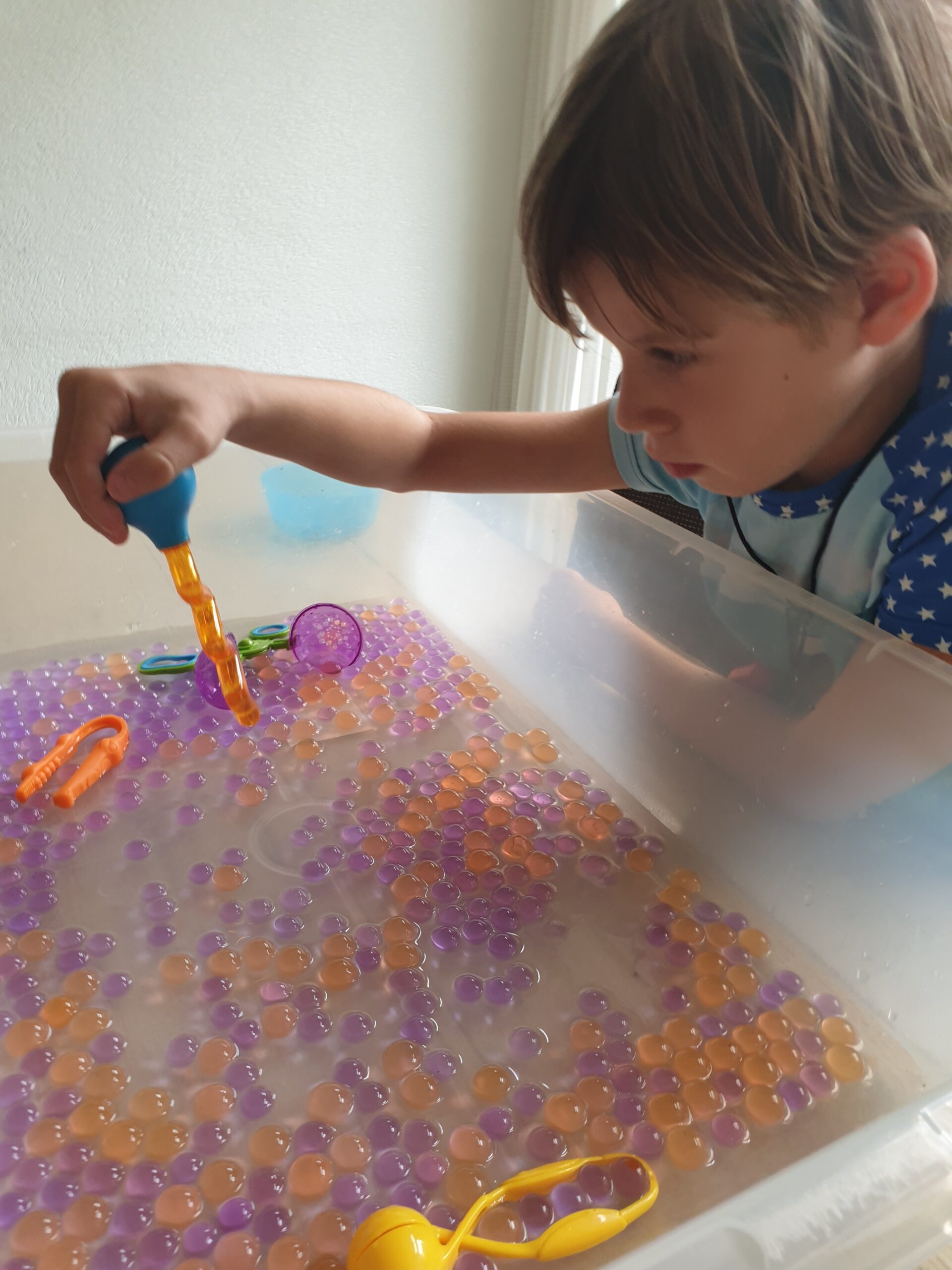 Sensorische water beads, ideaal voor creatieve activiteiten en zintuiglijke ontwikkeling bij kinderen.