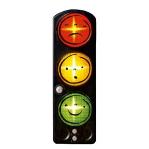 Maak visuel het geluidsniveau in de klas inzichtelijk! Het stoplicht laat het aanwezige geluidsniveau zien en regelt zo het "geluidsverkeer" in je klas.