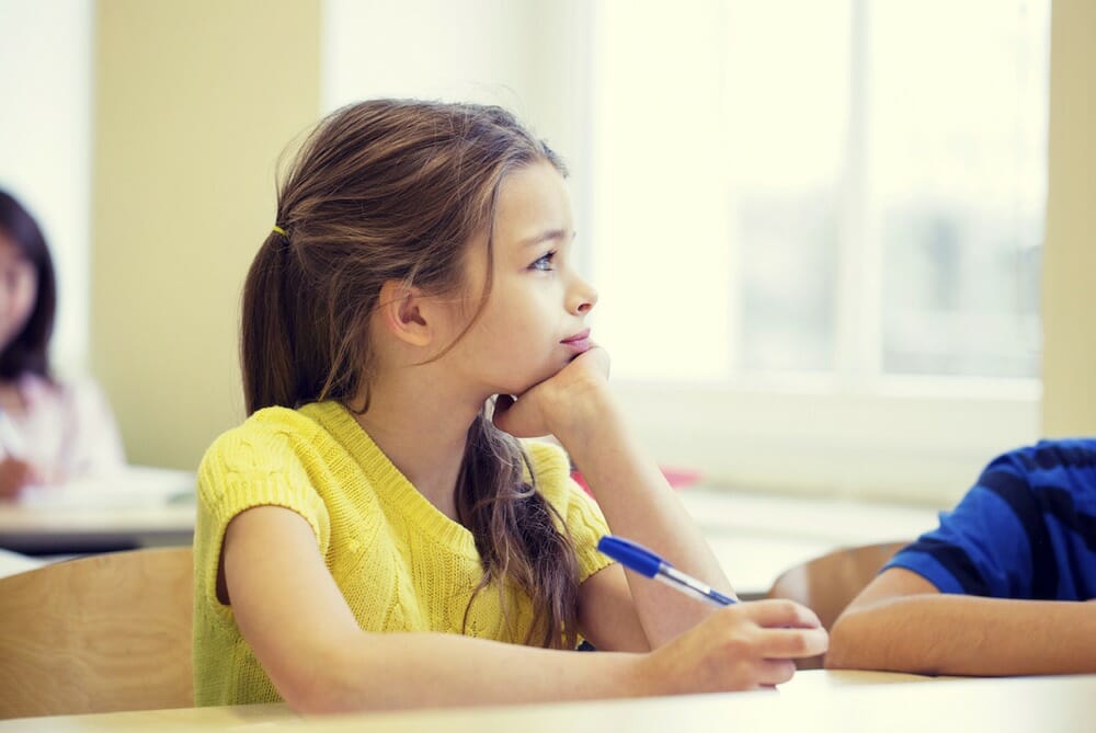 Is je kind dromerig, ondergevoelig voor prikkels? Wat te doen wanneer er bij je kind sprake is van onderprikkeling. Lees onze tips.