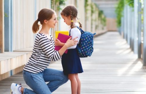 hooggevoelige kinderen hebben vaak moeite met verandering De start van het schooljaar brengt angsten teweeg bij kinderen met problemen in de prikkelverwerking. Lees onze tips voor je gevoelige kind een goede start te laten maken.