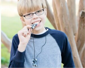 Een kauwketting voor een jongen kopen? Bekijk hier onze top 5 aan stoere kauwkettingen voor jongens van de merken chewigem en ark therapeutic