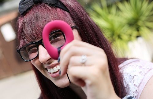 Lienke schreef een blog over haar ervaring met kauwkettingen. Ze beschrijft de verschillende merken zoals chewigem, ark en chewbuddy. Maar ook de stevigheid van de diverse kauwsieraden en welke haar favoriete bijtkettingen zijn en wanneer ze welk kauwsieraad gebruikt.