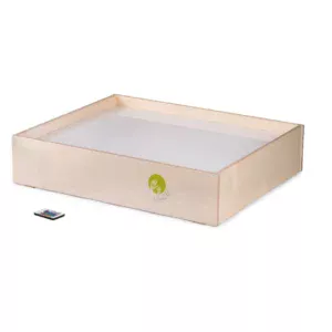 Gebruik de verlichte zandbak om kunstwerken te maken met zand, maismeel, rijst of gewoon door erop te verven. De rand om de lichtplaat houdt alles binnen.