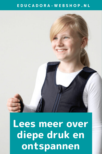 Diepe druk met bijvoorbeeld een squease vest helpt kinderen bij het verwerken van prikkels, het geeft een rustgevend gevoel.