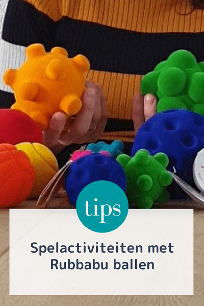 Spelen met de rubbabu ballen. Lees deze tips van Roos om de sensomotoriek van je kind te stimuleren en de motoriek.