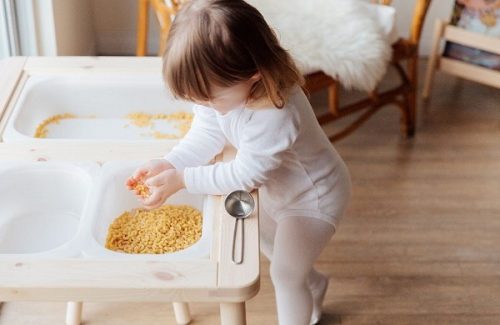 Een zandtafel en watertafel is onmisbaar voor de ontwikkeling van je kind. Hiermee stimuleer je de sensomotoriek.