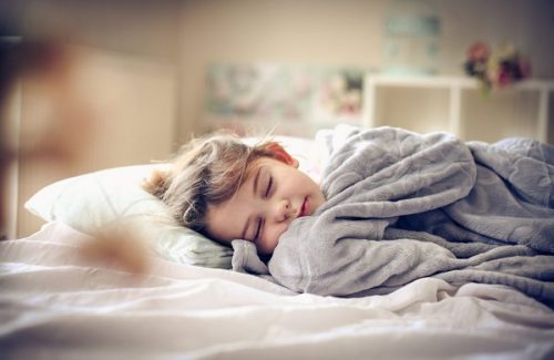 hsp kinderen hebben vaak slaapproblemen. Het valt niet mee de prikkels van de dag te verwerken. Een verzwaringsdeken of verzwaarde knuffel kan dan uitkomst bieden