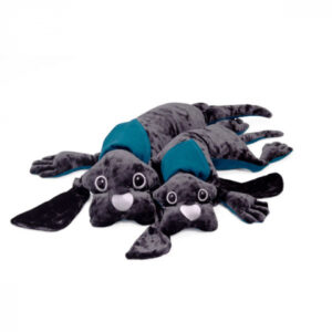 De verzwaringsknuffel hond van manimo kan gebruikt worden als verzwaring bij het slapen gaan om je kind te helpen ontspannen in bed.