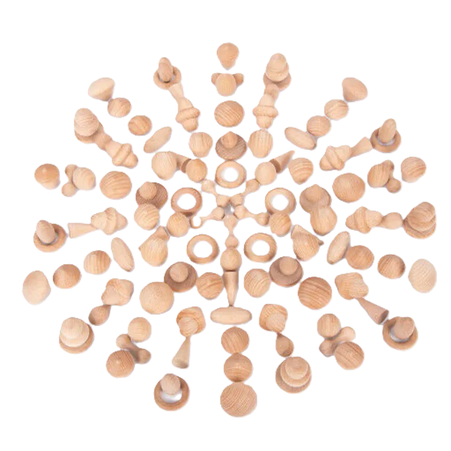 De wooden treasures naturel set van TickiT bevat 120 losse onderdelen voor heuristisch of openeinde spel. Daag kinderen uit te onderzoeken en leren.