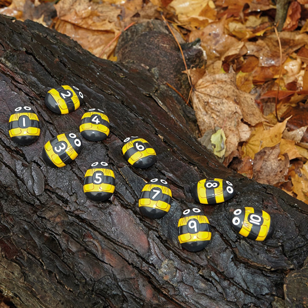 Yellow Door cijfers op honingbijtjes – stenen en hars bijtjes om tellen, optellen, aftrekken en even/oneven getallen te oefenen