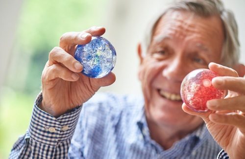 snoezelen bij dementie, wat zijn de voordelen en effecten van snoezelen en sensorische materialen op dementerende ouderen.