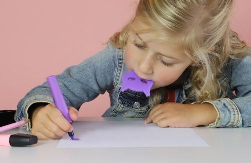 zachte bijtkettingen voor kinderen met lichte kauwbehoefte. Chewigem heeft een aantal fijne buigzame kauwkettingen die ideaal zijn voor kinderen die licht kauwen of sabbelbehoefte hebben. Bekijk onze top 3.