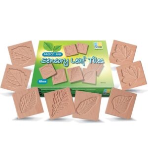 Een prachtige set met twaalf bladeren in de vorm van houten tegels van het merk Yellow Door