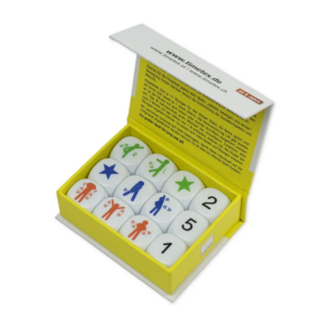 De dobbelsteen set beweging zijn als het ware een soort verhaal dobbelstenen waarmee je spelenderwijs kinderen tussendoor kunt laten bewegen. Handige energizer voor in de klas!