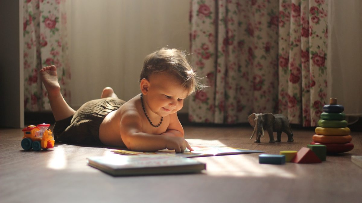 Bewegend leren peuters staat helaas nog minder in de belangstelling. Terwijl juist het van belang is voor de ontwikkeling van je kind. Bewegend leert je kind makkelijker de wereld om zich heen begrijpen