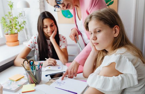 Sensorische hulpmiddelen in de klas, niet elke leerkracht of school begrijp het nut hiervan. Lees onze tips om school het belang te laten inzien.