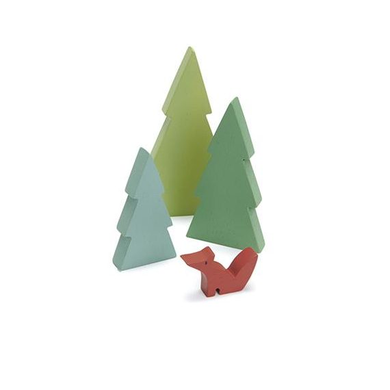 Bomen set van Tender Leaf Toys bestaat uit 3 eenvoudige dennenboom silhouetten gekleurd in verschillende groen tinten en een schattige kleine vos. Deze set is een mooie toevoeging aan small world play.