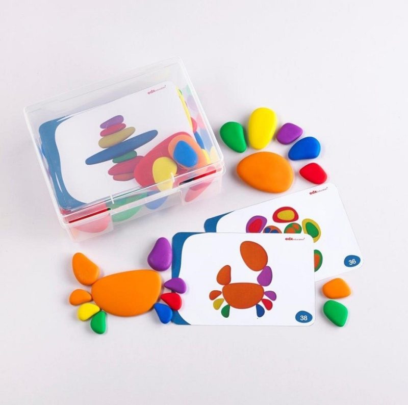 Met de regenboog stenen (rainbow Pebbles) stimuleer je spelenderwijs de fijne motoriek, het creatief denken en vaardigheden op het gebied van tellen en sorteren. 