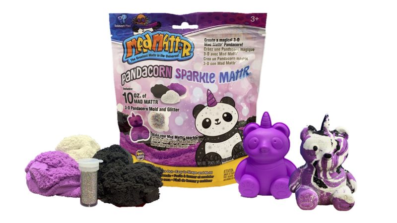 mad mattr panda zal zeker in de smaak vallen. Deze set speelklei bevat 3 kleuren madmattr een pandavorm en glitters