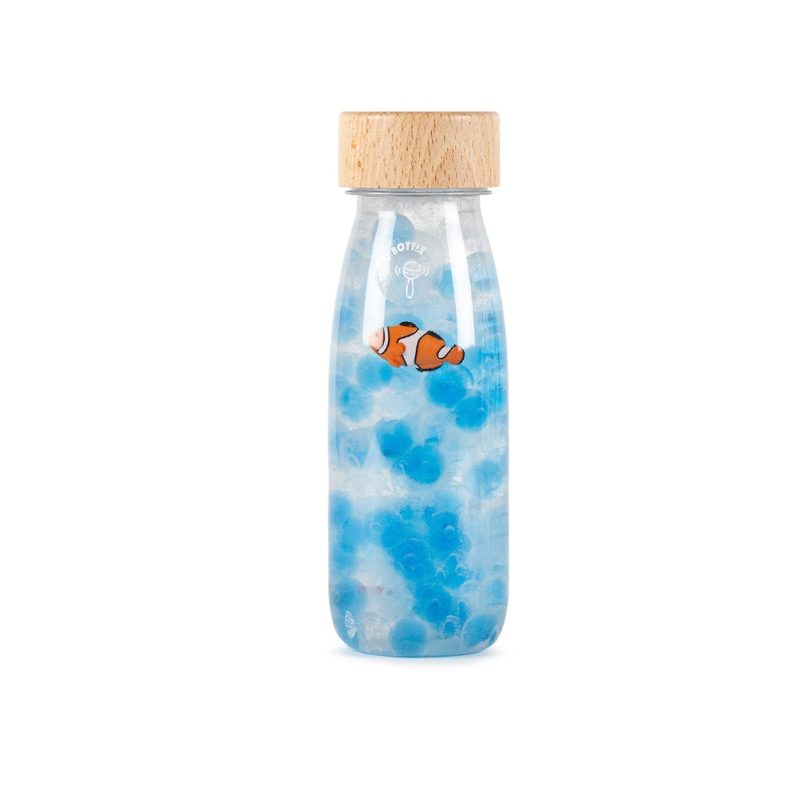 petit boum sensorische fles gevuld met vis en waterbeads. Laat je kind rustig ontspannen door de vis te volgen naar de bodem van de zee.