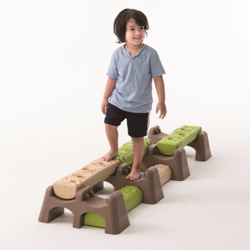 Jungle trial biedt kinderen motorische en tactiele uitdaging. Verbeter spelenderwijs motoriek en evenwicht met dit bospad.