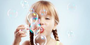 Wat is multisensorische integratie, multi-sensorisch leren en welke multisensorische activiteiten zijn helpend voor mensen met autisme? Lees de tips.