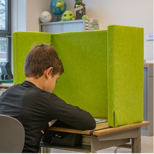 Het concentratiescherm vermindert afleidingsprikkels zoals beweging en geluid en is een perfect hulpmiddel voor degene die moeite hebben om zich te concentreren.