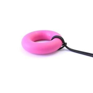 De Ark therapeutic Ring kauwsieraad is een vrolijke bijtketting. Dit kauwsieraad is geschikt voor kinderen en volwassenen die graag met de voortanden kauwen.