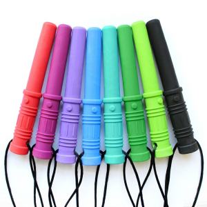 Ark Therapeutic bijtketting sabel is een handige kauwketting voor kinderen die graag met de kiezen kauwen. Dit stoere kauwsieraad reikt tot ver achter in de mond.